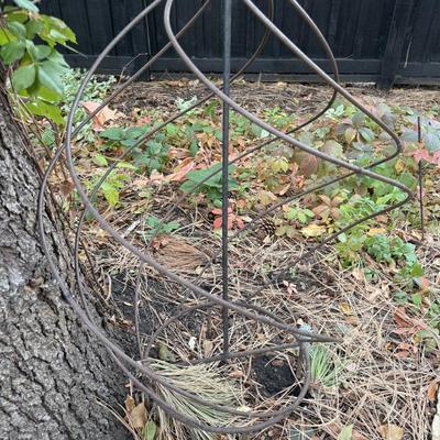 Sale Photo Thumbnail #84: Y27-Metal Garden Art