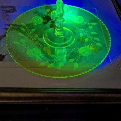 Fostoria Canary Yellow Vaseline Fleur De Lis Center Handled Server