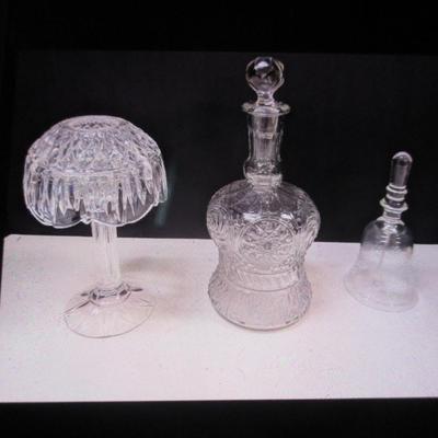 Sale Photo Thumbnail #1652: The stopper on the decanter is chipped