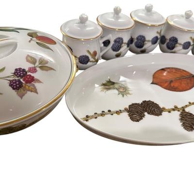 China- Royal Worcester Evesham Pot De Creme set & Covered Casserole