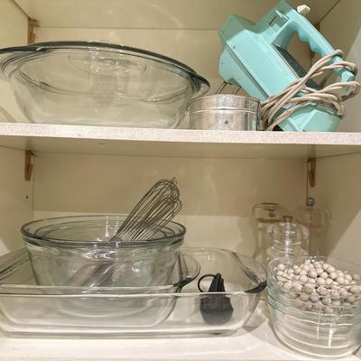 Kitchen Lot - 1 - Pyrex, Turquoise mixer, pie weights