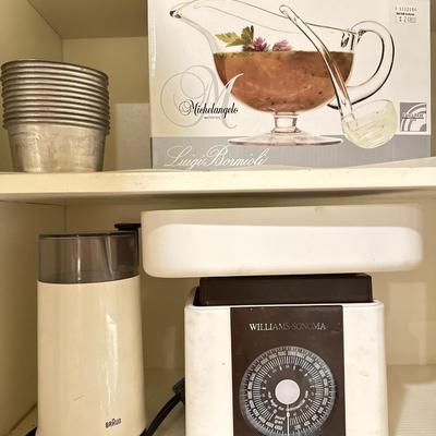 Kitchen Lot 2 Williams Sonoma Scales, Corning Ware,