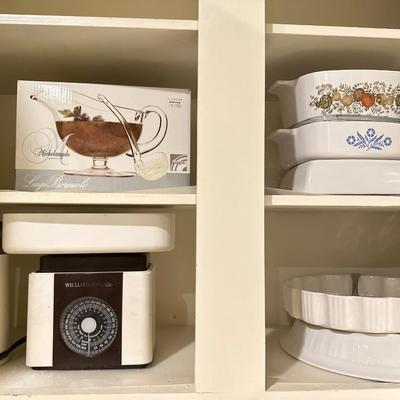 Kitchen Lot 2 Williams Sonoma Scales, Corning Ware,