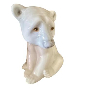 Decor- Lladro Polar bear - small