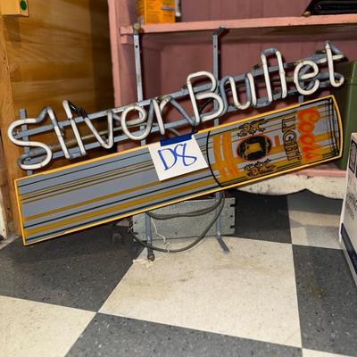 Sale Photo Thumbnail #129: D8-Silver bullet neon light

This light does not light up/function