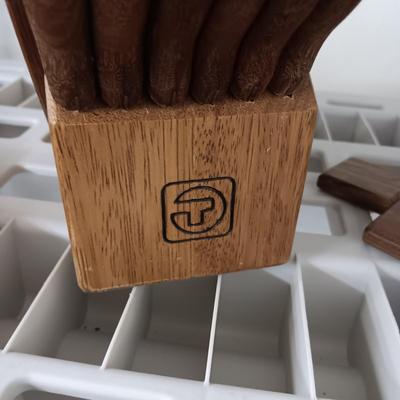 TRAMONTINA CUTLERY SET, WOODEN HOT PLATE AND OVEN MITTS