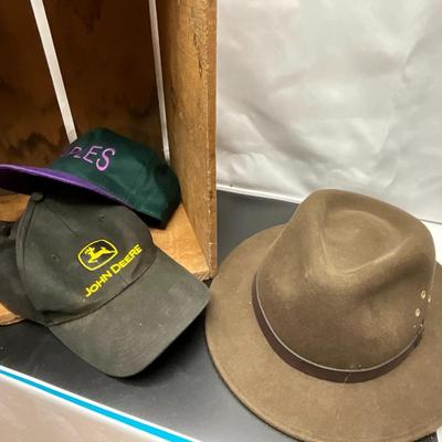 Sale Photo Thumbnail #50: Country Gentlemen's hat, ball hats