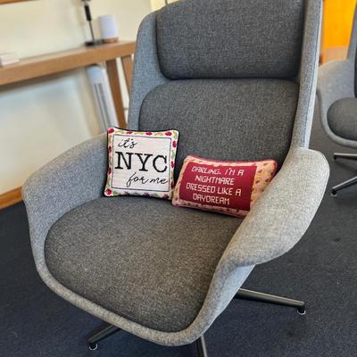 Sale Photo Thumbnail #101: Chairs Large