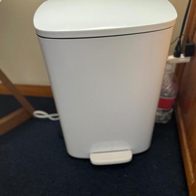 Sale Photo Thumbnail #111: Trash Can, Kitchen