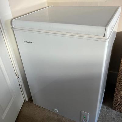 Sale Photo Thumbnail #142: 4.9 cubic feet
