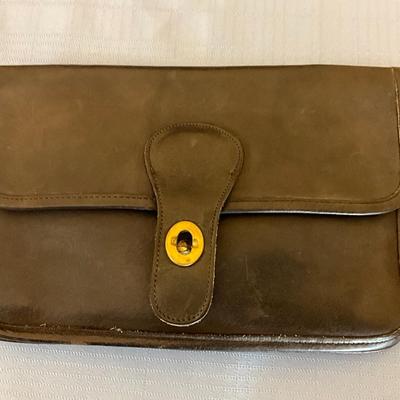 Sale Photo Thumbnail #128: The brown purse has identical openings, both back and front.
