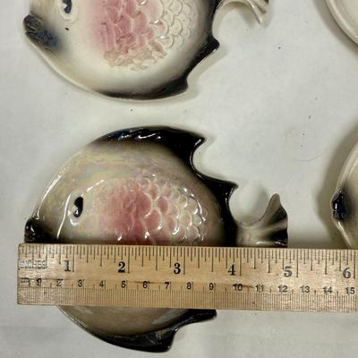 Sale Photo Thumbnail #134: Set of 6 small plates, all in good condition. Approx. 5" long.