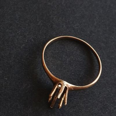 Three bands - with missing stones 14k WIC 6 - 14k - CI 10k marked - 14 k - 10 k Gold bands