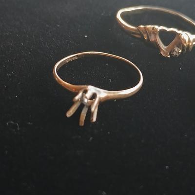Three bands - with missing stones 14k WIC 6 - 14k - CI 10k marked - 14 k - 10 k Gold bands