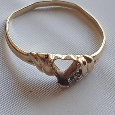 Three bands - with missing stones 14k WIC 6 - 14k - CI 10k marked - 14 k - 10 k Gold bands
