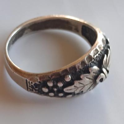Vintage Sterling Silver Oak Leaf Ring, W.M. Wheeler Mfg. Co., Serling silver .925 Size 11
