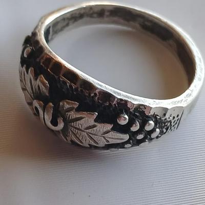 Vintage Sterling Silver Oak Leaf Ring, W.M. Wheeler Mfg. Co., Serling silver .925 Size 11