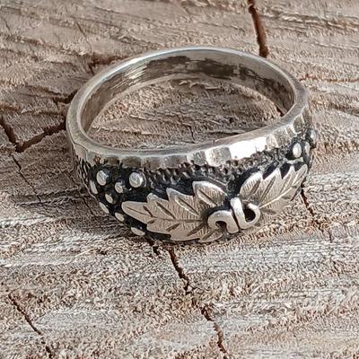 Vintage Sterling Silver Oak Leaf Ring, W.M. Wheeler Mfg. Co., Serling silver .925 Size 11