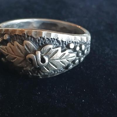 Vintage Sterling Silver Oak Leaf Ring, W.M. Wheeler Mfg. Co., Serling silver .925 Size 11