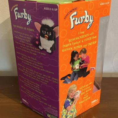 FURBY Original 1998 1st Generation Interactive Model: 70-800 In Original Box