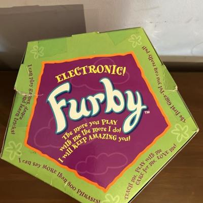 FURBY Original 1998 1st Generation Interactive Model: 70-800 In Original Box