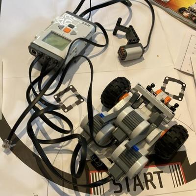 LEGO MINDSTORMS: Mindstorms Nxt (8527)