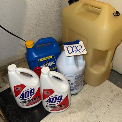 Sale Photo Thumbnail #178: D23-cleaning supplies and large jug