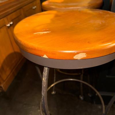 Sale Photo Thumbnail #315: D60-Bar Stools x 4

These barstools are very nice – they’re somewhat heavy and incredibly sturdy.