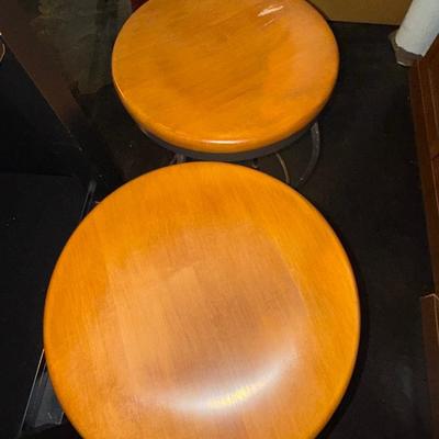 Sale Photo Thumbnail #313: D60-Bar Stools x 4

These barstools are very nice – they’re somewhat heavy and incredibly sturdy.