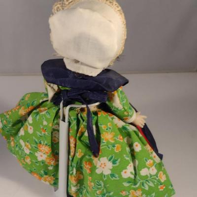 Sale Photo Thumbnail #1032: Madam Alexander Doll- 'Canada'