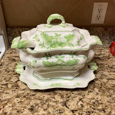 Sale Photo Thumbnail #164: Gorgeous large green/white porcelain soup tureen measuring 11" H x 14" W. 4 pieces: plate, tureen, lid, serving spoon