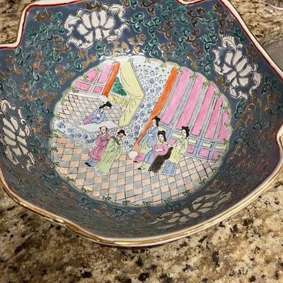 Sale Photo Thumbnail #173: Beautiful Asian style bowl with wooden base