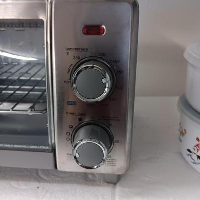 GENTLY USED TOASTER OVEN AND METAL BOWLS WITH LIDS