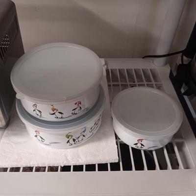 GENTLY USED TOASTER OVEN AND METAL BOWLS WITH LIDS