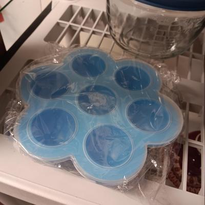 BATTER BOWL W/LID AND BAKEWARE