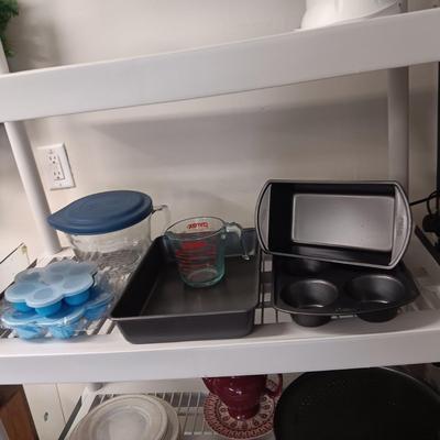 BATTER BOWL W/LID AND BAKEWARE
