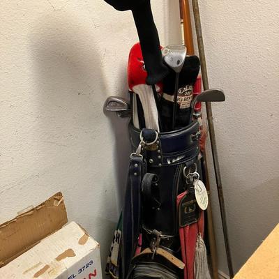 Sale Photo Thumbnail #179: Set of men's right-handed Callaway golf clubs with club covers and bag