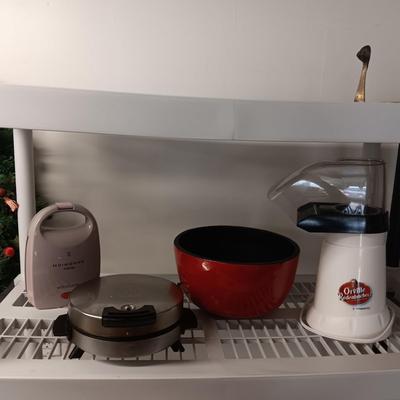 AIR POPCORN POPPER, LARGE BOWL, WAFFLE MAKER AND MY MINI SANDWICH MAKER
