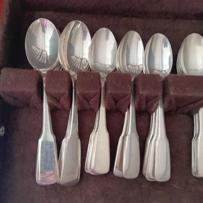 INTERNATIONAL SILVERPLATE FLATWARE IN A CHEST