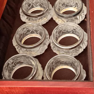 INTERNATIONAL SILVERPLATE FLATWARE IN A CHEST