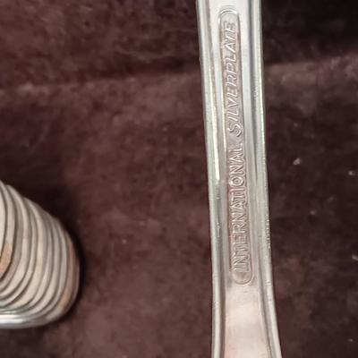 INTERNATIONAL SILVERPLATE FLATWARE IN A CHEST