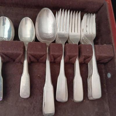 INTERNATIONAL SILVERPLATE FLATWARE IN A CHEST
