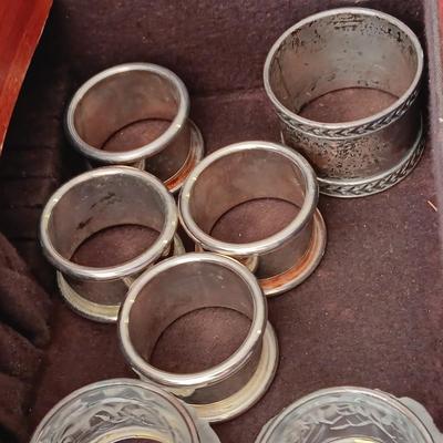INTERNATIONAL SILVERPLATE FLATWARE IN A CHEST