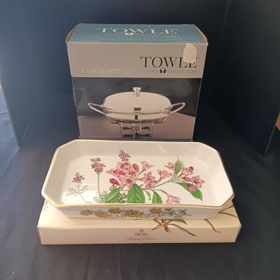 TOWLE 2.5 QUART COVERED WARMER AND A SPODE STAFFORD FLOWERS SERVING DISH