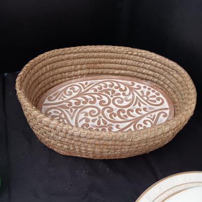 VILLEROY & BOCH DINNER & SALAD PLATES (4 EA), BREAD WARMER AMD MORE