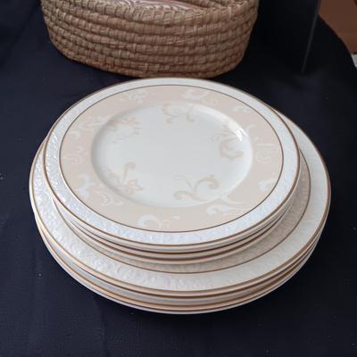 VILLEROY & BOCH DINNER & SALAD PLATES (4 EA), BREAD WARMER AMD MORE