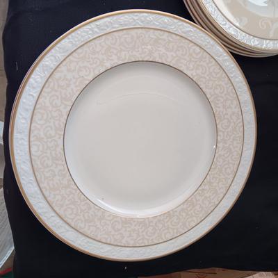 VILLEROY & BOCH DINNER & SALAD PLATES (4 EA), BREAD WARMER AMD MORE