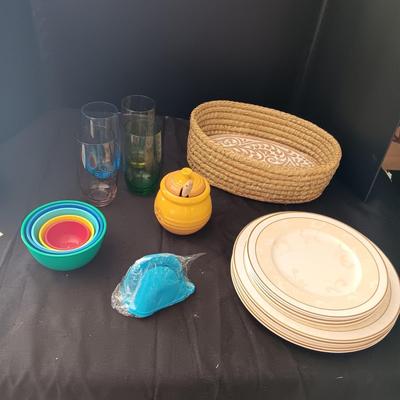 VILLEROY & BOCH DINNER & SALAD PLATES (4 EA), BREAD WARMER AMD MORE