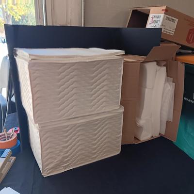 CHINA/CRYSTAL STORAGE CONTAINERS AND PACKING CLOTH