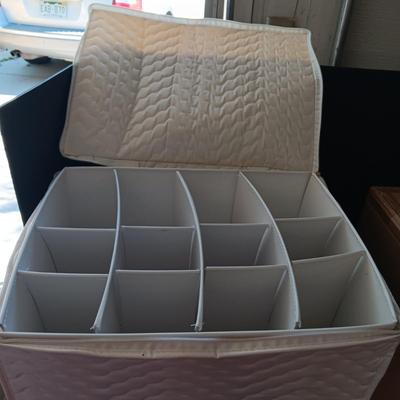 CHINA/CRYSTAL STORAGE CONTAINERS AND PACKING CLOTH